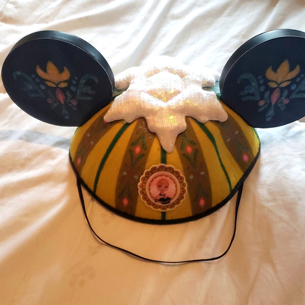Authentic Disney parks Frozen beanie Elsa